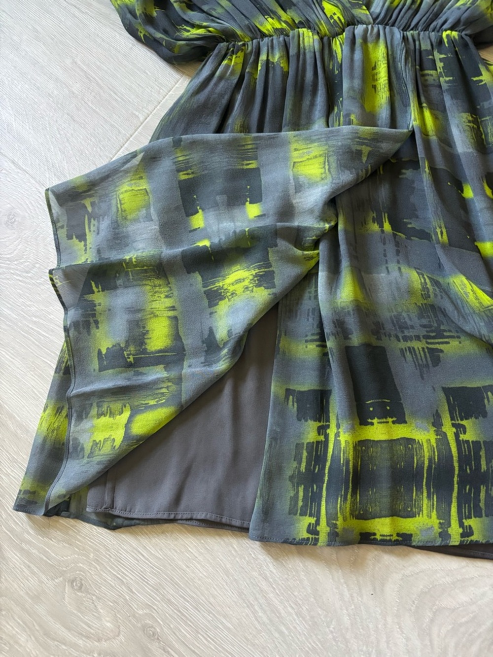 Alice + Olivia silk dress - Picture 2 of 5